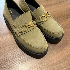 Geox Women's Green Loafers with Gold Detail